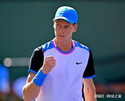 与其他三名 与其他三名